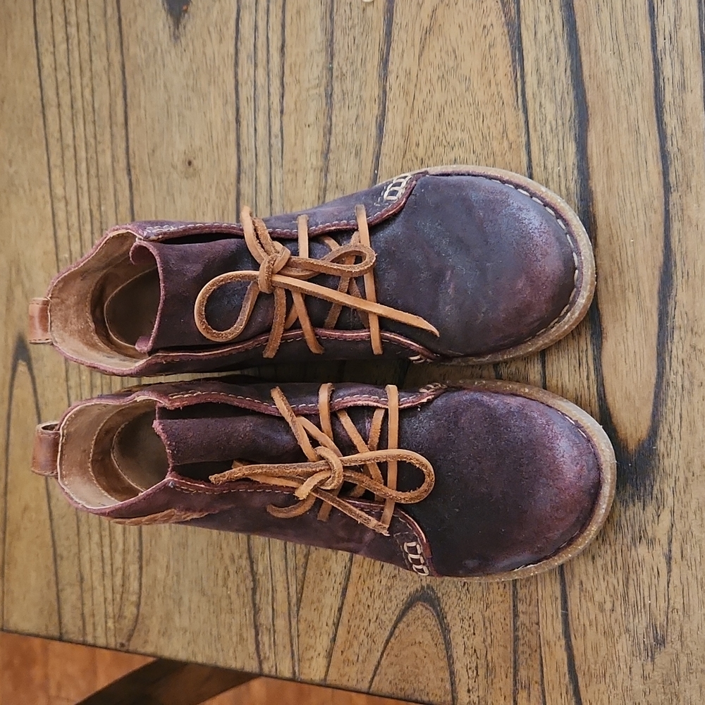 🎈LAST CHANCE! Born burgundy ankle boots!!! Basically Brand New!